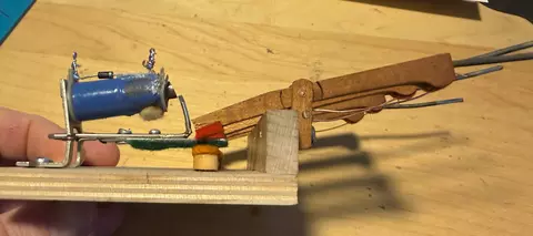Modified pallet magnet engaging a hammer lever