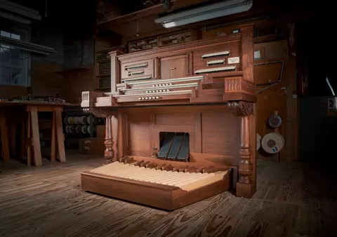 Organ console