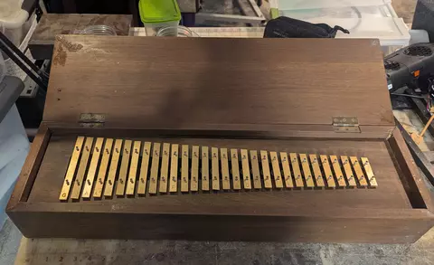 Metal chime instrument